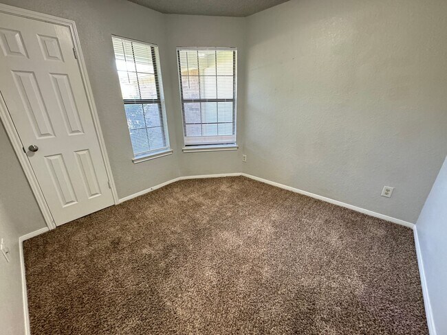 Building Photo - 310 Baumann Dr