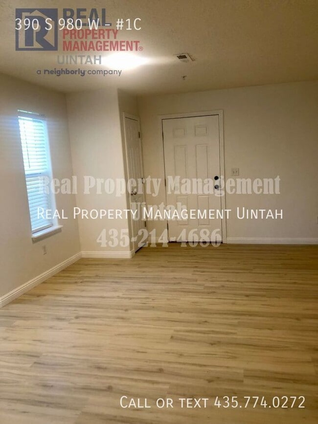 Building Photo - 390 980