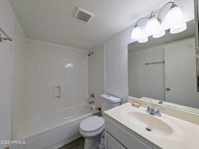 Building Photo - 4211 E Palm Ln