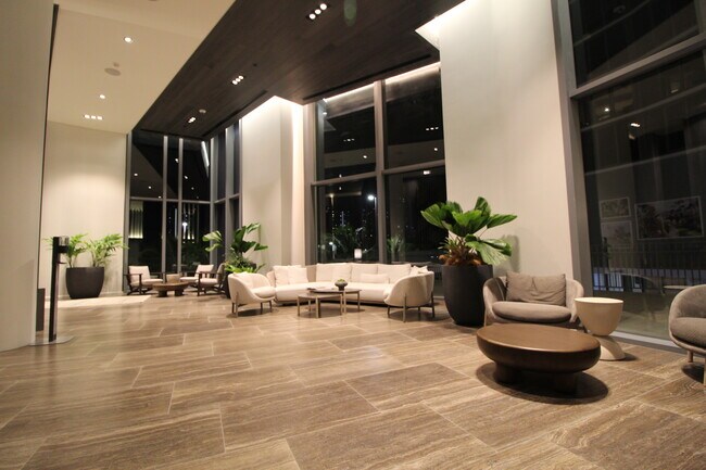 Building Photo - 1000 Auahi St