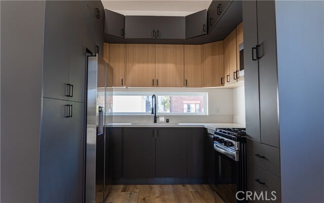 Building Photo - 121 S Coronado St