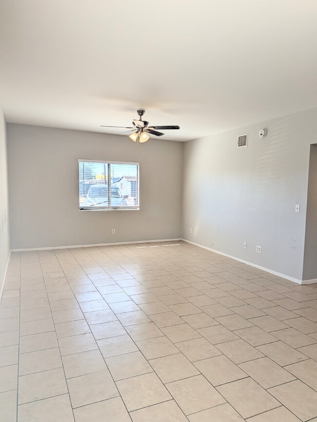 Building Photo - Spacious 2 Bedroom with Private Yard!
