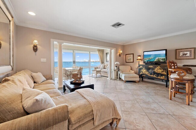 Building Photo - 400 Wilma Cir