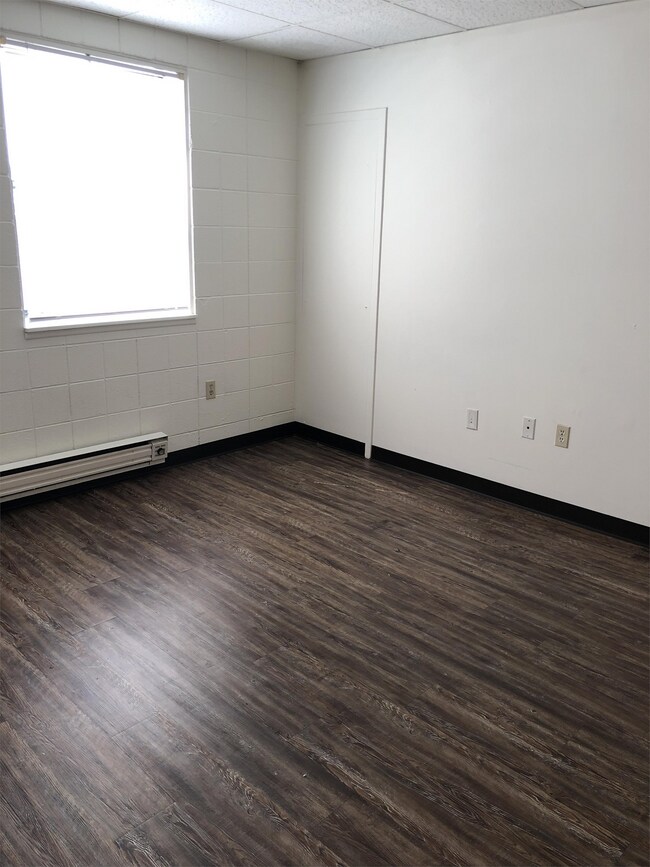 Building Photo - 108 W Green St