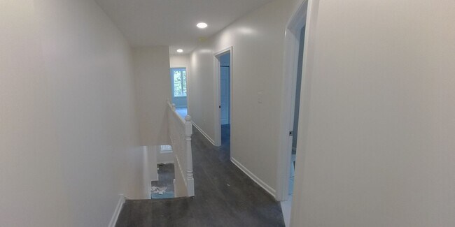 Building Photo - 4 Bedroom 3.5 Bath Home