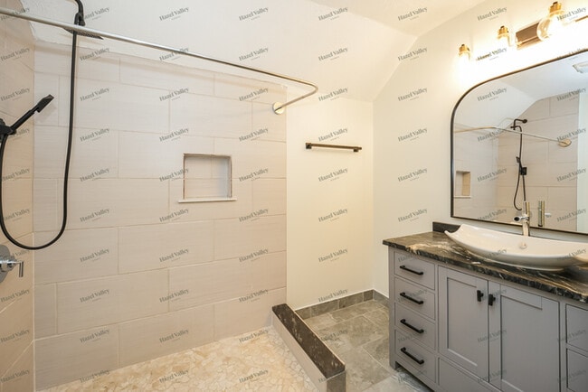 Building Photo - 1534 Coutant Ave