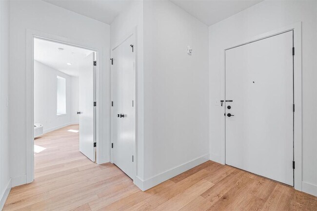 Building Photo - 293 Fairmount Ave