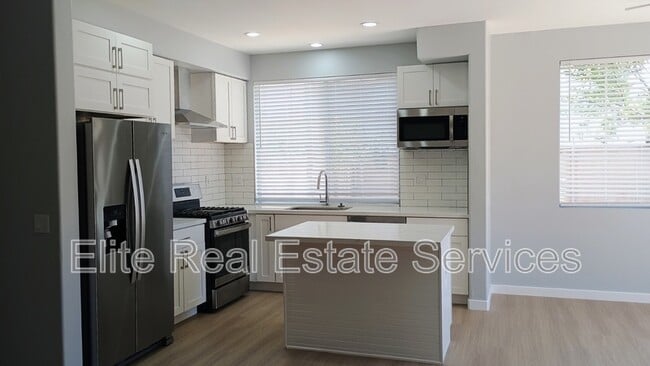 Building Photo - 1138 Calle Dulce