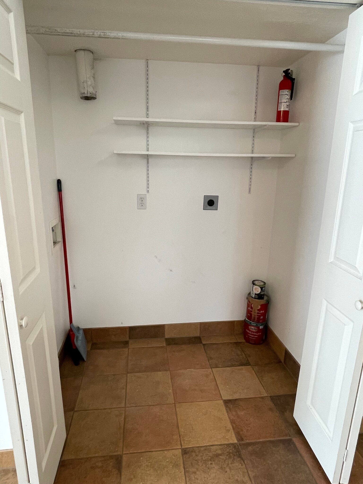 Washer/Dryer hookup on main floor - 360 W 300 S