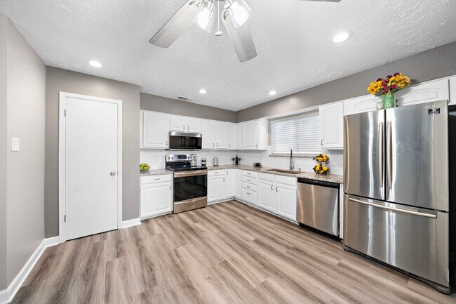 Building Photo - 4526 Sloangate Dr