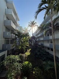 Building Photo - 1801 S Treasure Dr