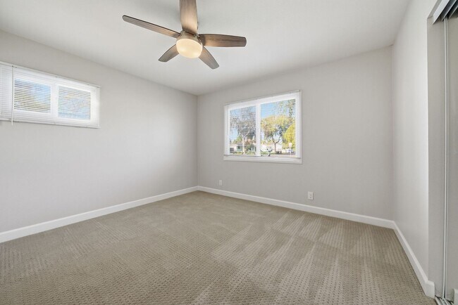 Building Photo - Updated and Stylish 3 bedroom 2.5 bath home in Anaheim