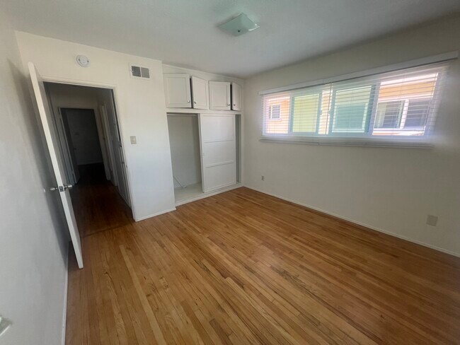 Building Photo - 3901 W 186th St