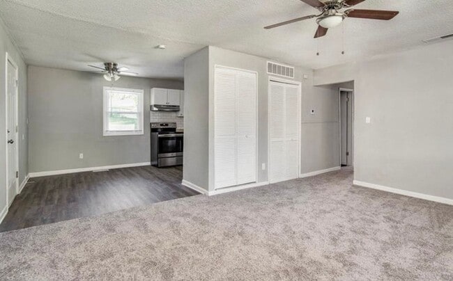 Building Photo - South KC Home! RENT SPECIAL $1295.00!