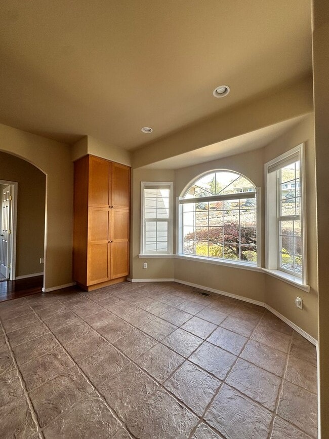 Building Photo - Stunning 4 Bedroom Briarwood Home with City View - MOVE IN SPECIAL $200 OFF