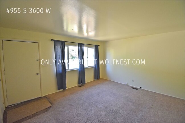 Building Photo - Beautiful 2 Bed Taylorsville Unit! No Depo...