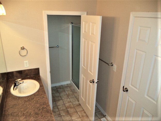 Building Photo - 544 N Locust Ave