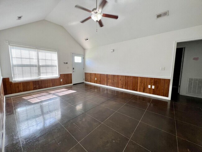 Building Photo - 897 Pollard Rd