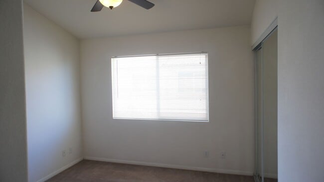 Building Photo - Beautifully designed 2Bed/2Bath/2Car Townhome located in Summerlin