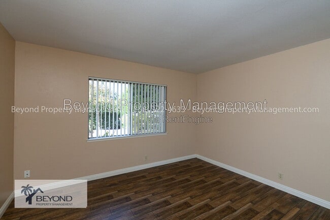 Building Photo - 902 La Sombra Dr