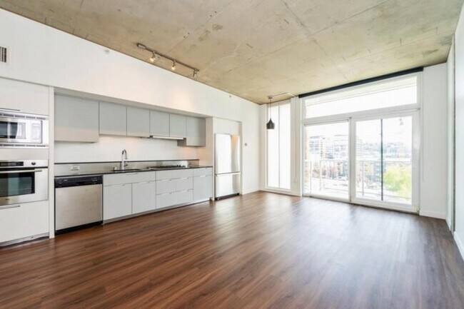 Building Photo - 1 bedroom in Seattle WA 98109