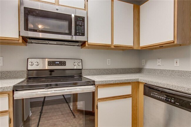 Building Photo - 2320 Gracy Farms Ln