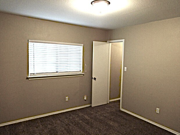 Building Photo - 360 Whispering Hollow Dr