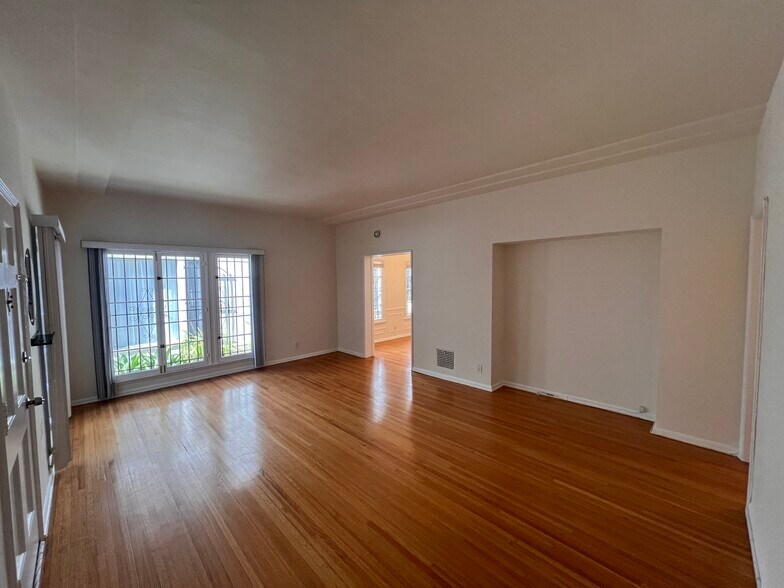 Building Photo - 1248 S La Jolla Ave
