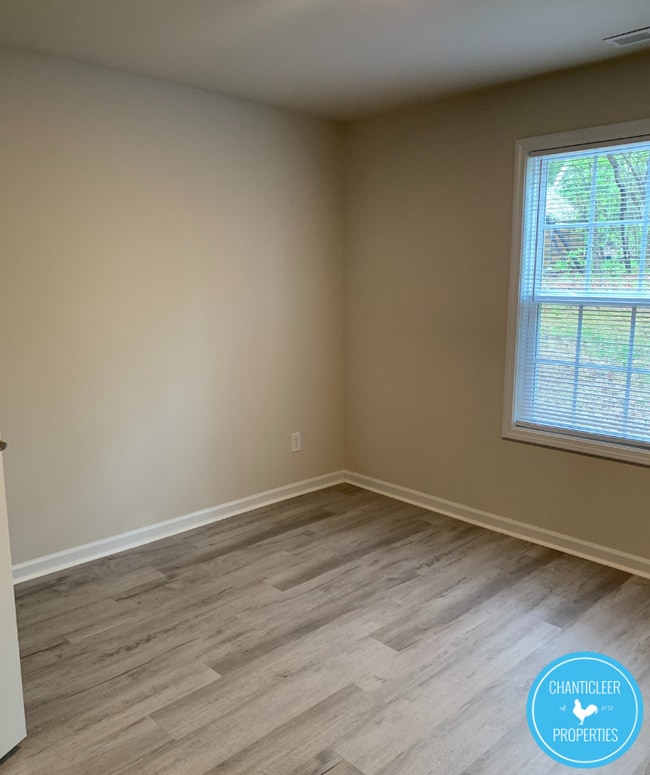 Building Photo - 2433 Harrison Dr