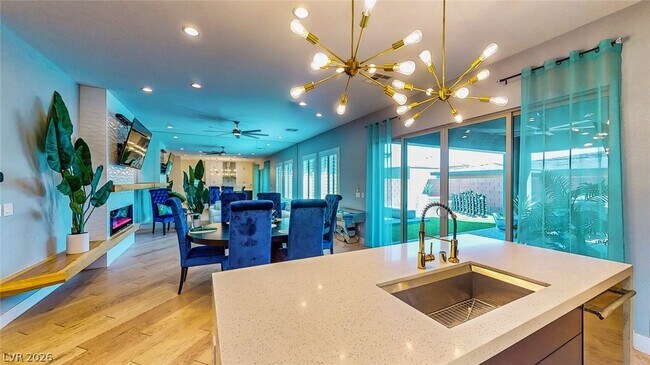 Building Photo - 6714 Desert Crimson St