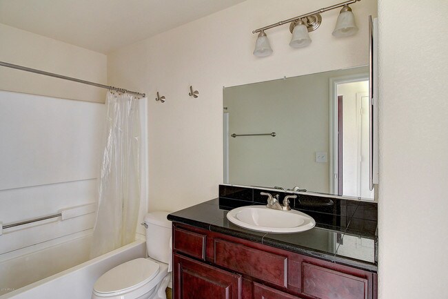 Building Photo - 3830 E Lakewood Parkway East