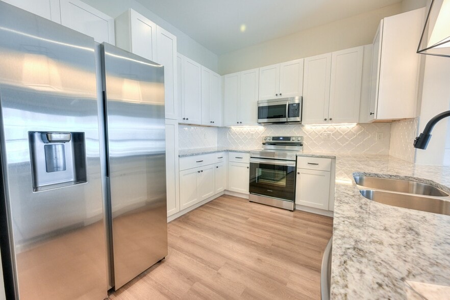 Building Photo - Kempton Apartments