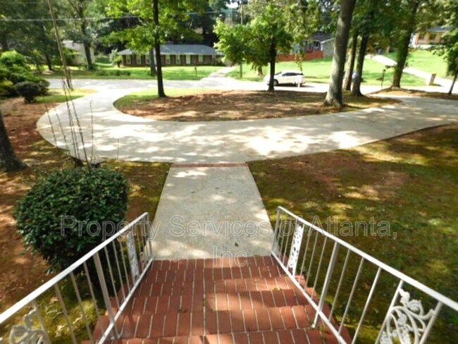 Building Photo - 4850 Lehigh Dr