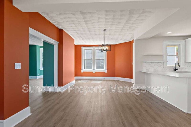Building Photo - 110 S Willard Ave