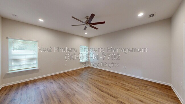 Building Photo - 2704 Daylily Ln