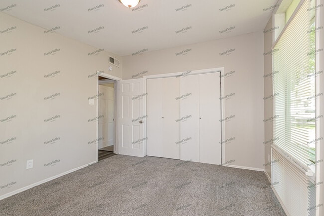 Building Photo - 890 St Anthony Ln