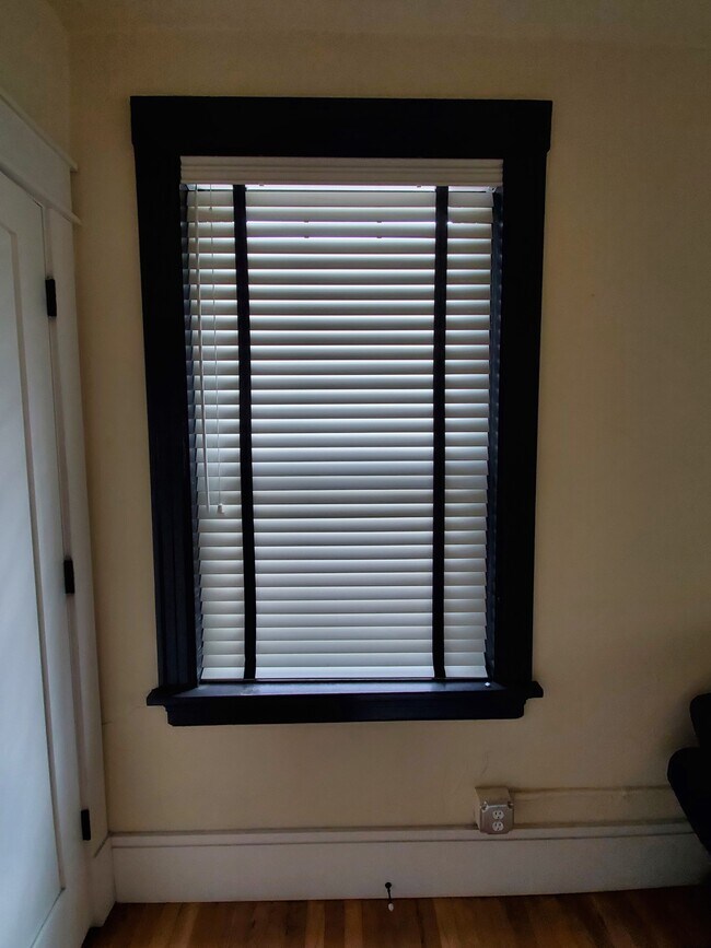 Building Photo - 740 N Sherman St