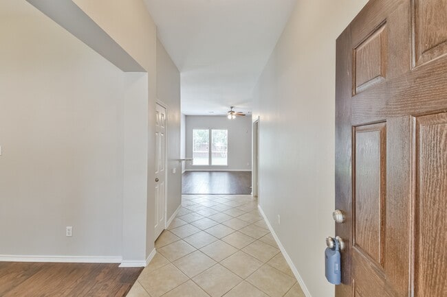 Building Photo - 9623 Wakefield Village Dr