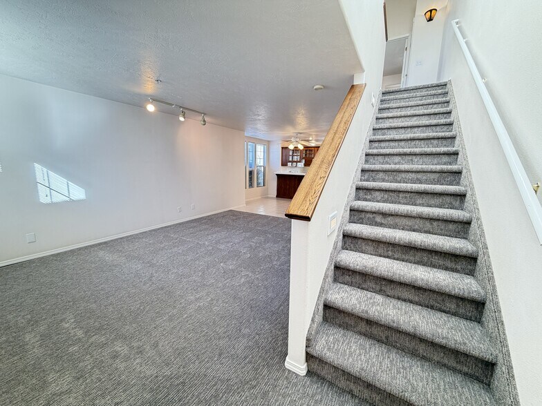 Building Photo - 1200 Glen Canyon Dr