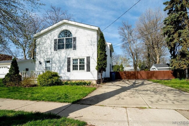 Primary Photo - 225 N 4th St