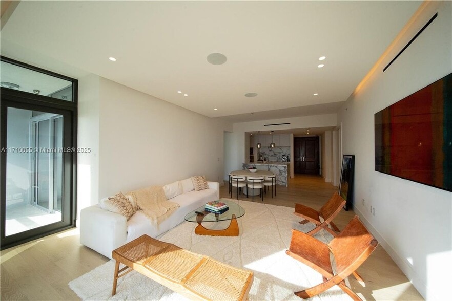 Building Photo - 1425 Brickell Ave