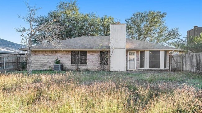 Building Photo - 2608 Green Ridge St