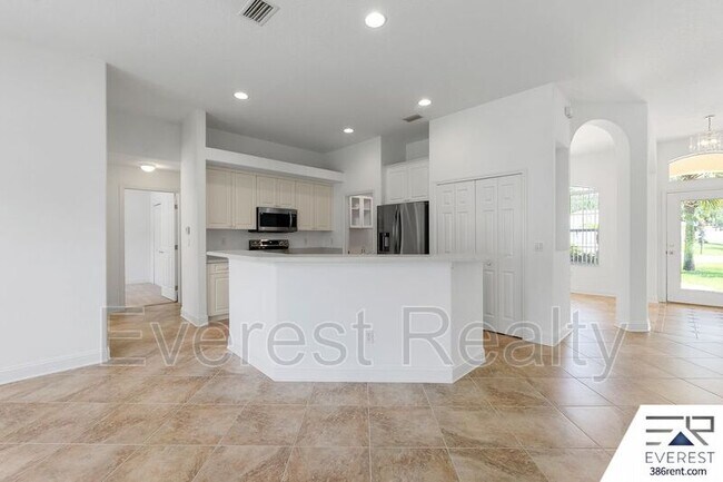 Building Photo - 13 Sleigh Bell Pl