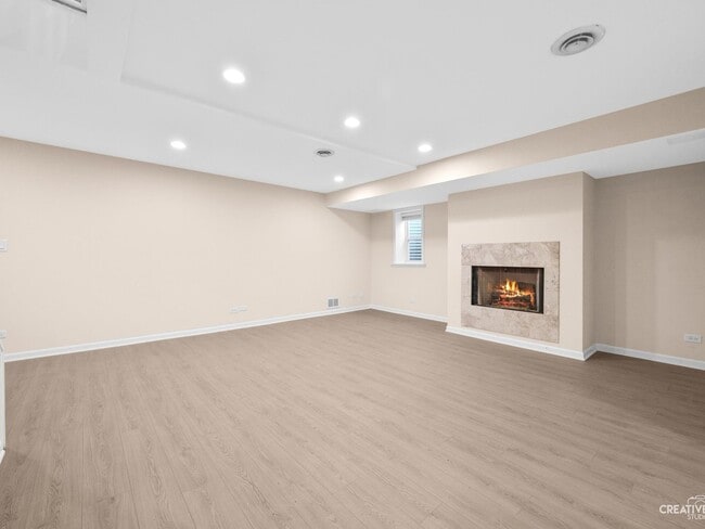 Building Photo - 327 Loomis St