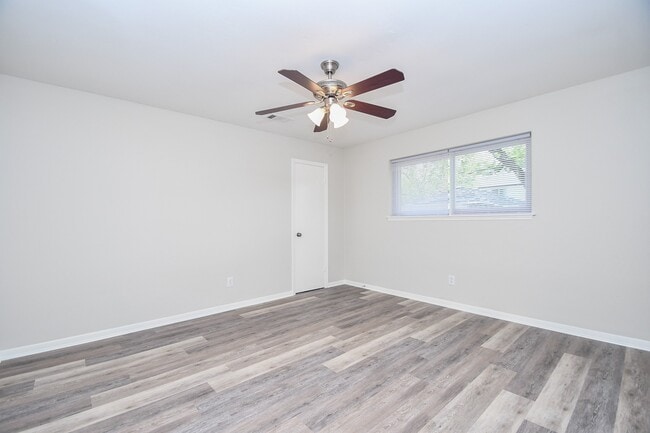 Building Photo - 16117 De Lozier St