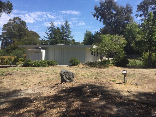 Building Photo - 55 Del Monte Dr