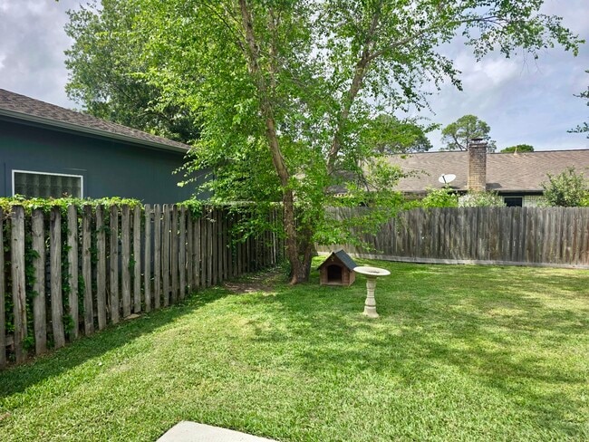 Building Photo - 16007 Mill Point Dr