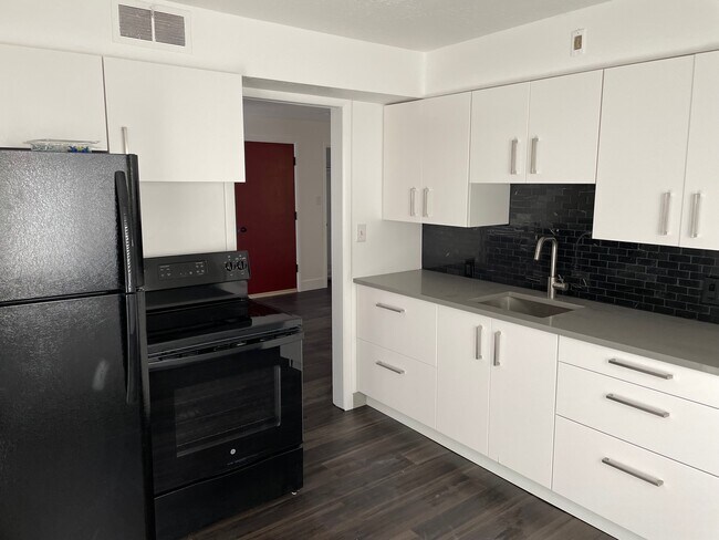 Building Photo - 250 E 600 S