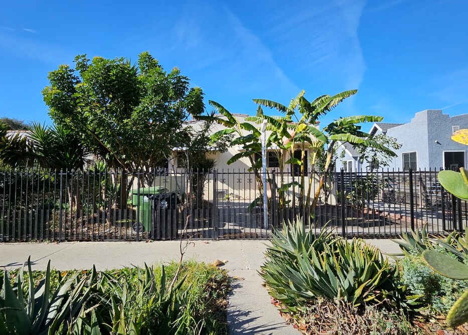 Building Photo - 2623 Hillcrest Dr