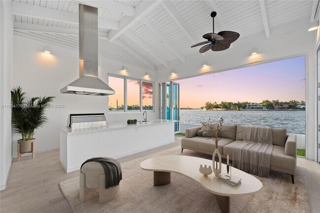 Building Photo - 205 N Hibiscus Dr